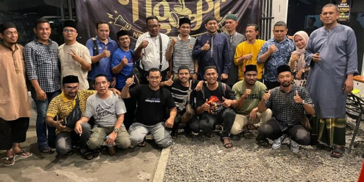 Pengurus dan anggota PPBC berfoto bersama usai acara buka puasa dan pembentukan pengurus periode 2023 - 2026. (Foto:dok.PPBC)