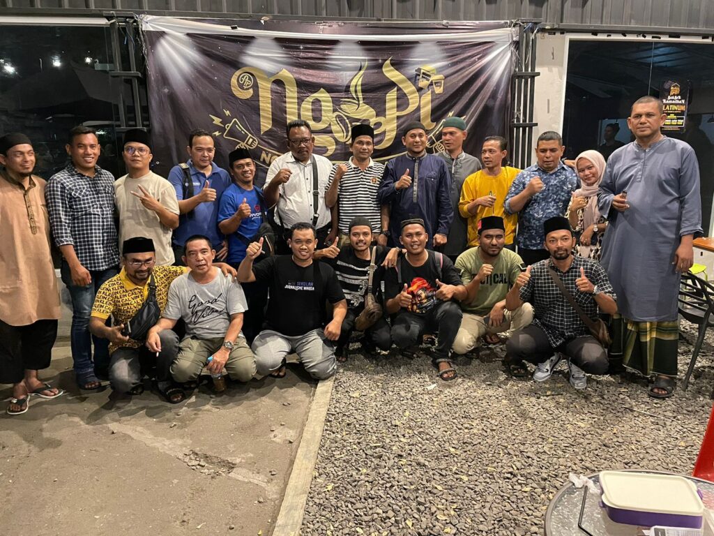 Pengurus dan anggota PPBC berfoto bersama usai acara buka puasa dan pembentukan pengurus periode 2023 - 2026. (Foto:dok.PPBC)