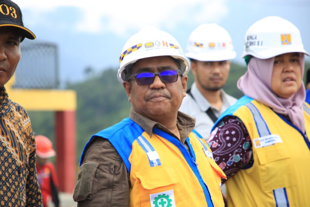 Foto:Pj Bupati Aceh Utara Mahyuzar Saat meninjau Lokasi Waduk Krueng Keureutoe/11 Agustus 2023