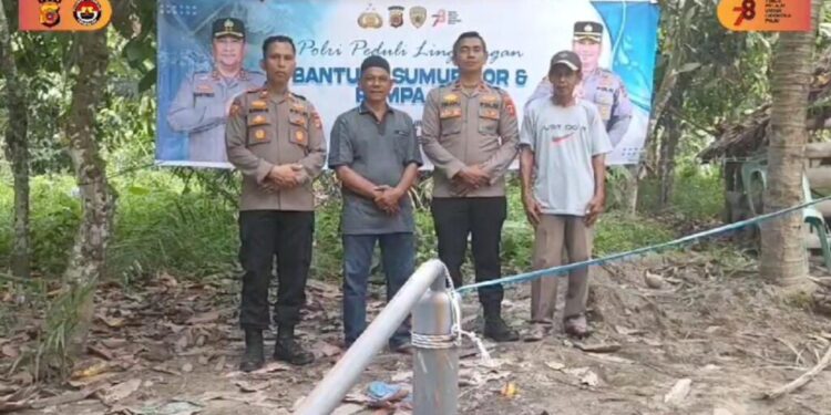 Foto:Jajaran Polsek Tanah Luas Aceh Utara,Saat dilokasi pembangunan sumur bor