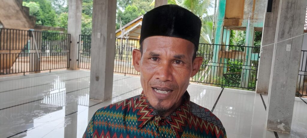 Foto:Tgk Imum Gampong Cotdah Syahbuddin
