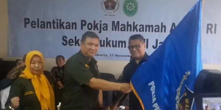 Jimmy Endey resmi menjabat sebagai Ketua Kelompok Kerja (Pokja) Mahkamah Agung (MA) RI Seksi Hukum Persatuan Wartawan Indonesia (PWI) Jaya, Jumat (17/11/2023). (Ist)