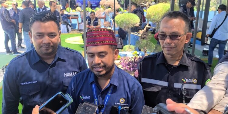 Staf Dirut Bidang IMIA PT PIM, Saifuddin Noerdin saat diwawancarai media di Harbour Kafe, Kompleks IMIA, Selasa, 4 Juni 2024. (Foto: Notula.news/Affandi Tay)