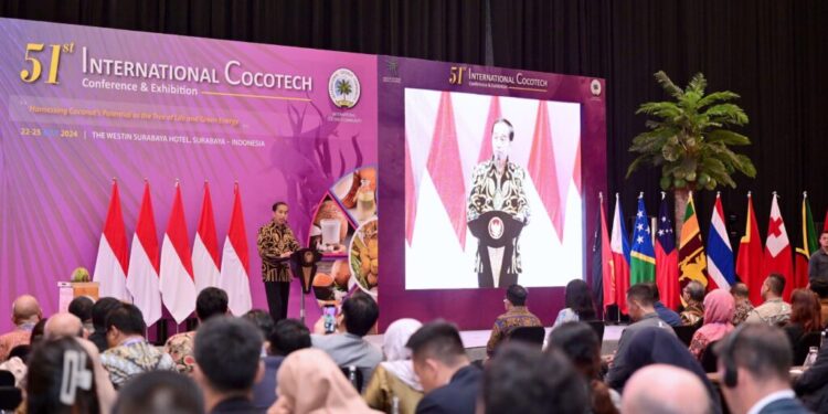 Presiden Joko Widodo secara resmi membuka Konferensi dan Pameran Kelapa Internasional (Cocotech) ke-51 Tahun 2024, yang digelar di Ballroom Hotel Westin, Kota Surabaya, Provinsi Jawa Timur, pada Senin, 22 Juli 2024. Foto: BPMI Setpres/Muchlis Jr