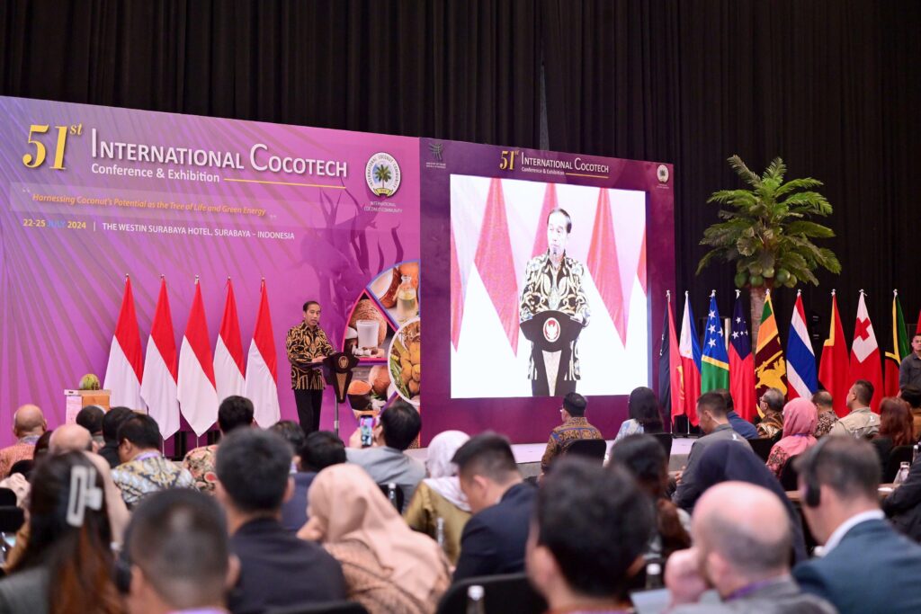 Presiden Joko Widodo secara resmi membuka Konferensi dan Pameran Kelapa Internasional (Cocotech) ke-51 Tahun 2024, yang digelar di Ballroom Hotel Westin, Kota Surabaya, Provinsi Jawa Timur, pada Senin, 22 Juli 2024. Foto: BPMI Setpres/Muchlis Jr