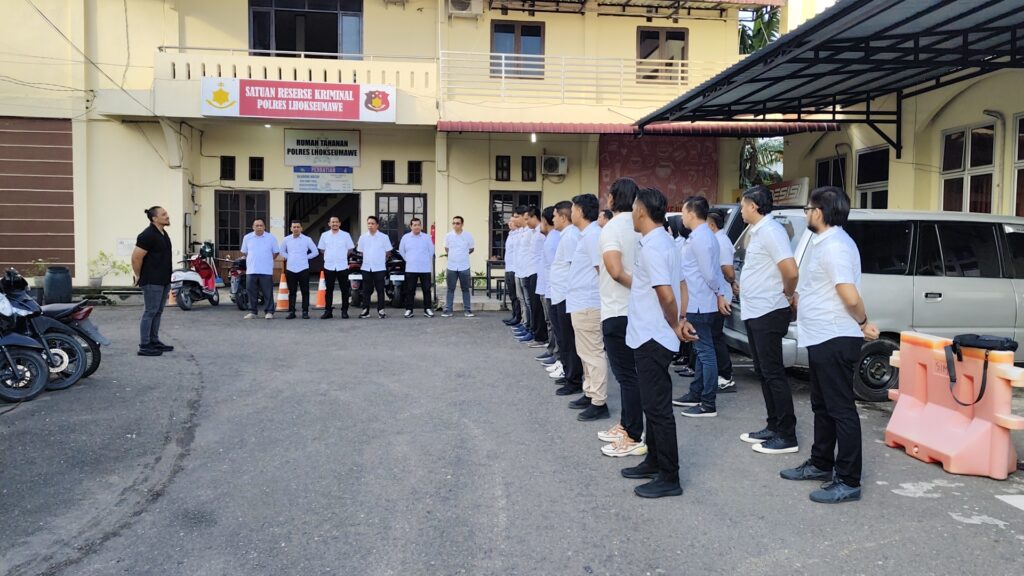 Foto : Iptu Yudha Prasetya, S.H memberikan arahan kepada personil terkait dengan peningkatan kerja awal tahun 2025.
