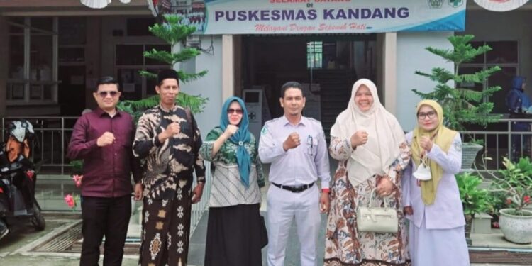 Ketua Komisi D DPRK Lhokseumawe, Nurbayan, M.Sos, mengunjungi Puskesmas Kandang, Kecamatan Muara Dua, Kota Lhokseumawe. (Dok : DPRK Lhokseumawe)