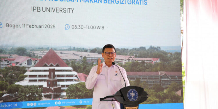 Foto : Kepala BPOM Taruna Ikrar saat menghadiri Peletakan Batu Pertama (Groundbreaking Ceremony) Center of Excellence (CoE) Program MBG di ITB/Foto: BPOM