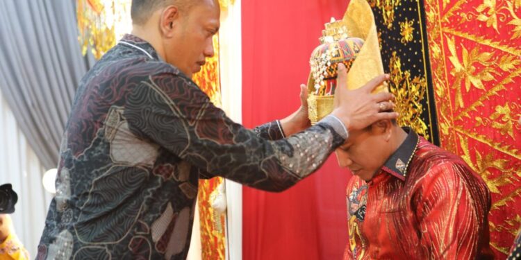 Foto: Wakil Wali Kota Lhokseumawe, Husaini SE menghadiri acara pisah sambut dan Peusijuek Kapolres Lhokseumawe yang berlangsung di Pendopo Meuligoe Bupati Aceh Utara, Sabtu (12/4/2025) malam.