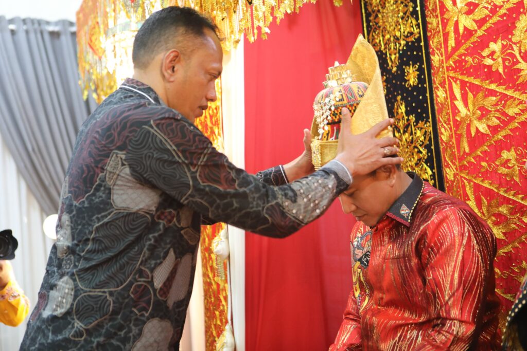 Foto: Wakil Wali Kota Lhokseumawe, Husaini SE menghadiri acara pisah sambut dan Peusijuek Kapolres Lhokseumawe yang berlangsung di Pendopo Meuligoe Bupati Aceh Utara, Sabtu (12/4/2025) malam. 