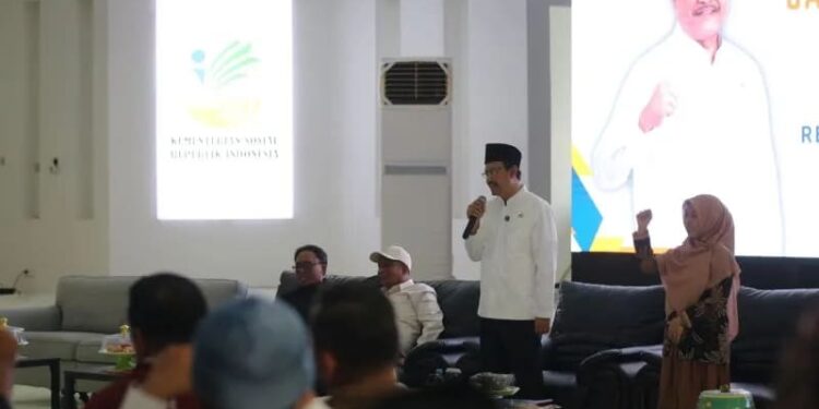 Foto : Menteri Sosial Saifullah Yusuf (kedua dari kanan) saat meninjau Sekolah Rakyat di Makassar, Jumat (5/9/2025). (Foto: Dok.Kemensos)